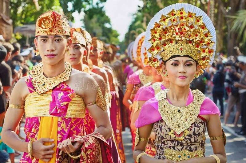 la gente di balinese costumi tradizionali 58320655